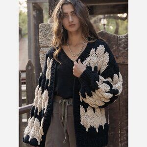 Hand Knit Cardigan – Relaxed Fit with Balloon Sleeves